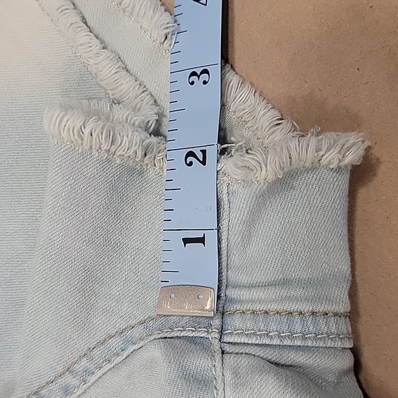Hot Kiss CiCi Short, Size 9, Light Wash, Distressed, Button Fly, EUC - Picture 9 of 9